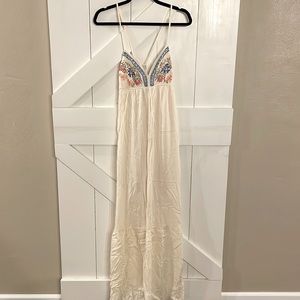 NWT Boutique Maxi Dress. Size M. Cream color, light weight with a lining.